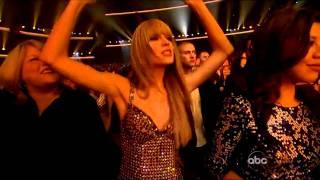 Enrique Iglesias feat  Pitbull   Medley @ AMAs 2010 www enriqueclub co cc x264