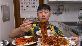 숯불치킨에 우동사리와 떡사리 그리고 완전 푹~익은 알타리입니다 달큰한 양념과 밥..! 먹방MUKBANG