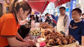 中国贵阳黔灵山下古老的早市美食，10口大锅同时爆炒辣子鸡壮观，贵州特色滚米团，爆浆的豆腐圆子，有一种米饭叫做社饭，贵阳特色热糍粑，不一样的老素粉，这里全是贵州特色街头美食，一定不要错过