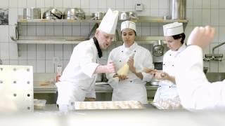 Les Roches students in action - Kitchen & service practical courses