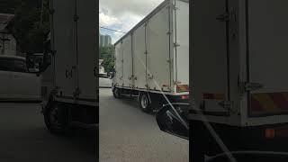 Big g white truck going through small road #viralvideo  #shortvideotrending