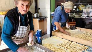 Discover fresh cheese gnocchi called 'raviole'! | Pasta Grannies