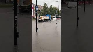 Центр Тарту тонет: в городе образовались озера и водопады 