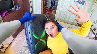 TEAM BATMAN BROS PRANK HIS MOM WITH THE SPEAKER @upgirl  ( Comedy Parkour pov in Moldova )