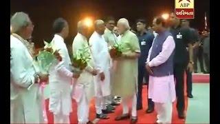 Modi Meet R C Faldu At Ahmedabad Airport