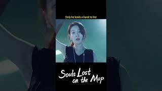 Only he lends a hand to her #SoulsLostOnTheMap #她的轨迹 #cdrama #shorts