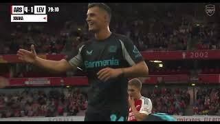 Granit Xhaka receives a standing ovation from the Emirates #afc #EmiratesCup @arsenal