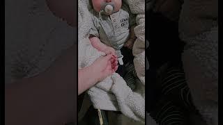 Touching Moment: Baby Hand Holding#babylove #newborn #familytime #tendermoments