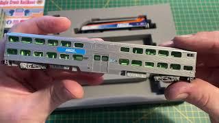 A Quick Look At The Kato N Scale Chicago Metra Gallery Commuter Train 4 Unit Set.