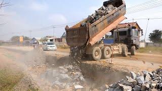 The Power Truck Side Dumping Stone Technique Safety Fast Work Road Foundation Building