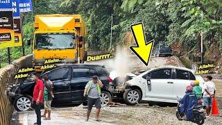 PKJR MENDADAK CEMAS !!! Benturan Keras, Mobil Toyota Yaris Rusak Bagian Kabin & Mesin