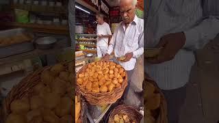 यहाँ के लोग Kachori इतनी तेजी से खाते हैं की ये सिर्फ 2 Minutes में खत्म हो जाती है | #kachori #food