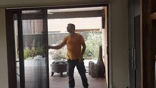 RETRACTABLE FLY SCREEN DOOR