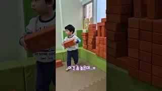 '벽돌쌓기' 놀이하는 후니 / Hoony playing brick-laying #shorts