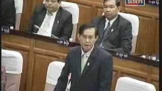 SRP MP Yim Sovann addresses National Assembly meeting on May 27, 2009