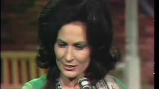 Loretta Lynn - Saint To A Sinner