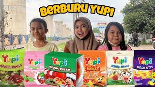 BERBURU PERMEN YUPI  Revina and Family