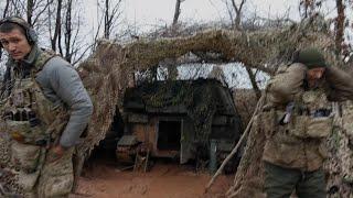 Azov Brigade uses a howitzer to fire at Russian positions in eastern Ukraine