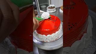 Simple strawberry  cake decoration /Shorts video