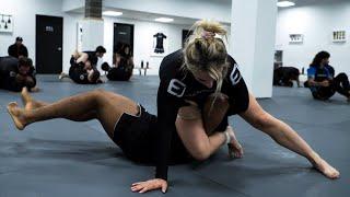 Ffion Davies Hunts Tarikoplatas In The Training Room