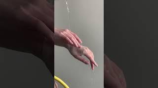 촬영중인 손모델