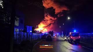 Baesweiler: Lagerhalle in Vollbrand