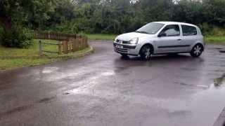 Renault Clio 1.2 8v Authentique acceleration and handbrake drift