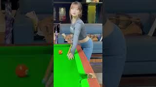 BEAUTIFUL WOMAN AMAZING BILLIARDS SKILL#shorts #billiards