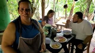 Desayunando Piñicas con huevo 