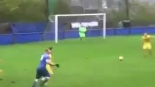 Calcio caprino! Un minuto di FOLLIA su un campetto amatoriale! Calcio d'altri tempi - Amatoriale