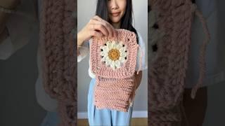 Center ️ Daisy ️ Daisy Granny Square ️ Cozy Days Daisy Cardigan  #crochetcardigan #grannysquare