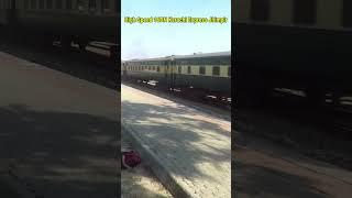 High Speed Karachi Express Jhimpir #paktrain #paktrain #railway #entertainmentworldz #train