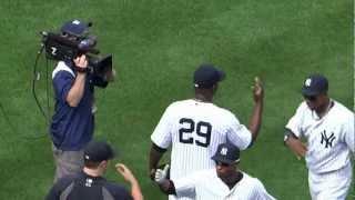 Rafael Soriano untucks shirt after save - 7/14/12