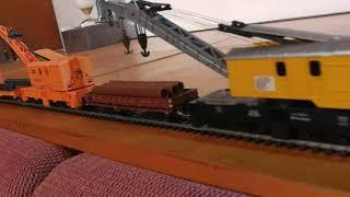 EMD SD 40 + cranes