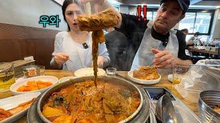 My Italian dad trying pork spine bone for the first time in Korea