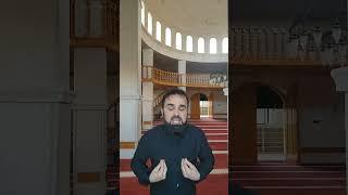 يعرض زوجته أمام الناس
