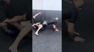 Smash pass defence and counter sweep #bjj #grappling #submissiongrappling #jiujitsu #nogi