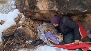 Nomadic poor people Life | Single woman and cute baby lived in Under the mountains|