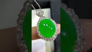 6月9日 翡翠吊墜 台灣欣姐訂製款滿色果陽綠小有預算，喜歡同款可以評論區留言喜歡 #翡翠吊墜 #翡翠定制 #總有一款適合你 #珠宝 #綠a翡翠 #jewelry #翡翠手鐲 #music #珠宝