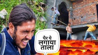 पैर ठीक करने के लिए लोहा गर्म करके ऐसा लगाया ताला || Pahadi Lifestyle Vlog || Pahad Wale Bhaiya.