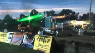 Derek McIntyre pulling his Peterbilt at Burton