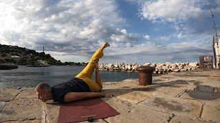 LOCUSTA - Lezione di Yoga Base con Edoardo