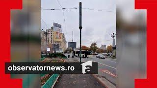 Explicația muncitorilor care au montat cu susul în jos stâlpul căzut peste un tramvai în Capitală