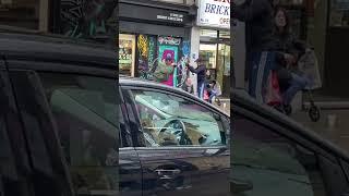 Drunk blokes on brick lane having a fight. don’t mess with them 