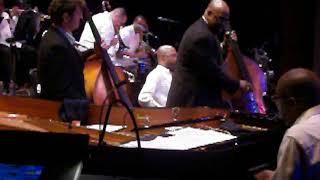 Christian McBride & Dan Robbins "In a Hurry" BASS DUEL BURNING G Blues Bass Solo