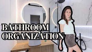 TINY BATHROOM ORGANIZATION + CLEANING