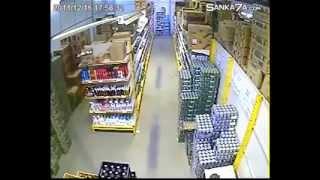 Supermarket theft! Theft family steals 24 beers in seconds!!!