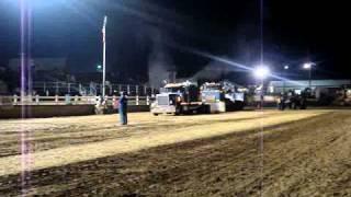 Joe Artz Pulling his Peterbilt at Lawarence County