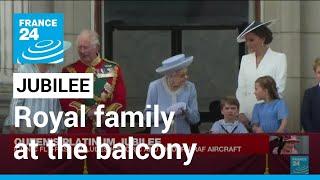 Royal family watch fly-past from Buckingham Palace balcony • FRANCE 24 English