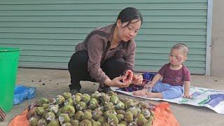 Single mother and kind-hearted engineer. Small tables and chairs and delicious salads.